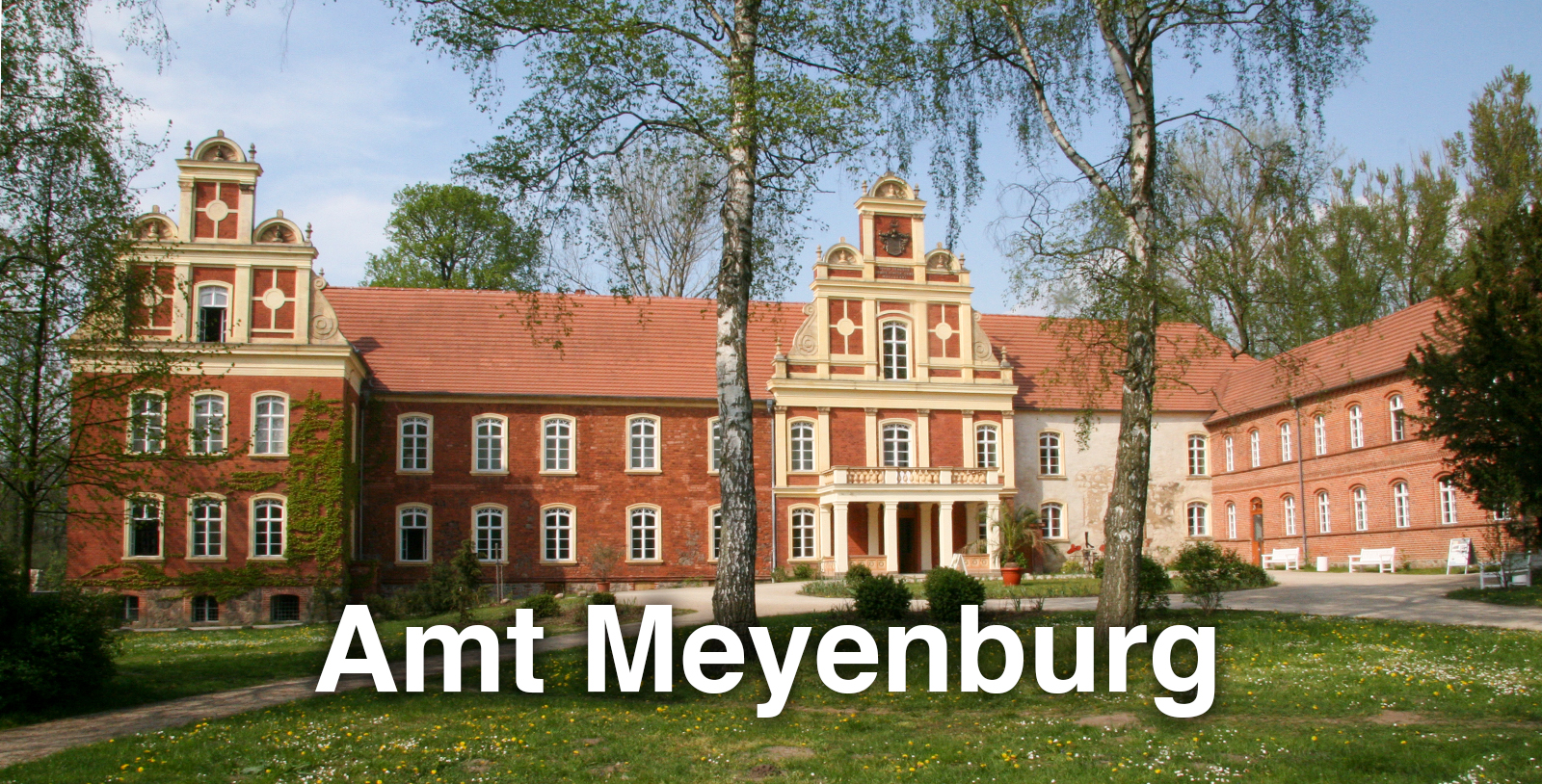 Das Schloss in Meyenburg beherbergt das Modemuseum und befindet sich in der A 24 Region.