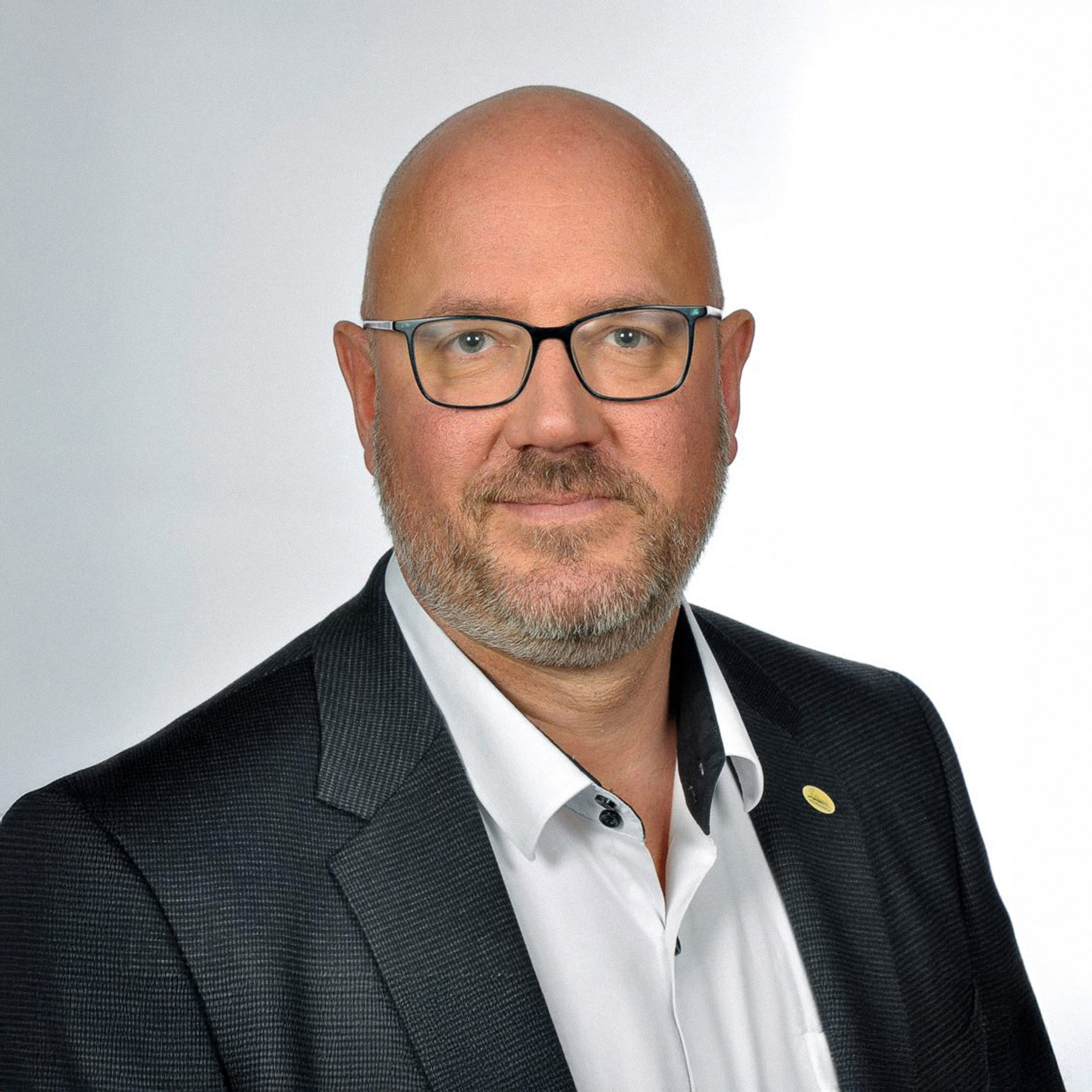 Ein Foto von Mike Laskewitz. Er ist Geschäftsführer des Tourismusverbandes Prignitz e.V. und er ist Mitglied der Jury des AVIERUNDZWANZIG Wirtschaftspreises 2025.